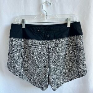 Athleta Run With It Patterned 3.5" Shorts